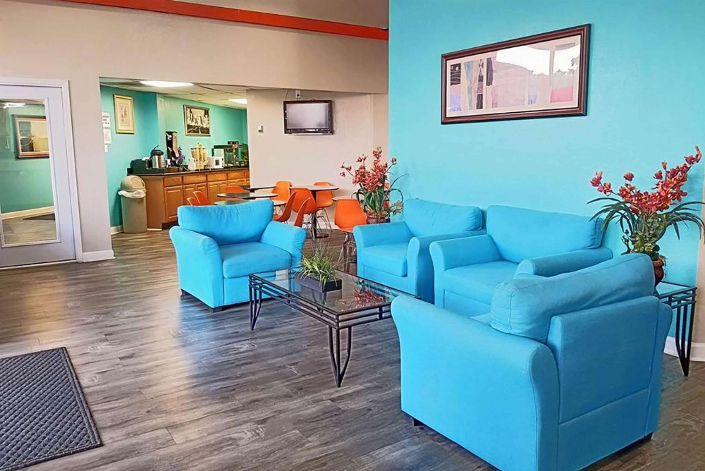Howard Johnson by Wyndham Houston Hobby Airport